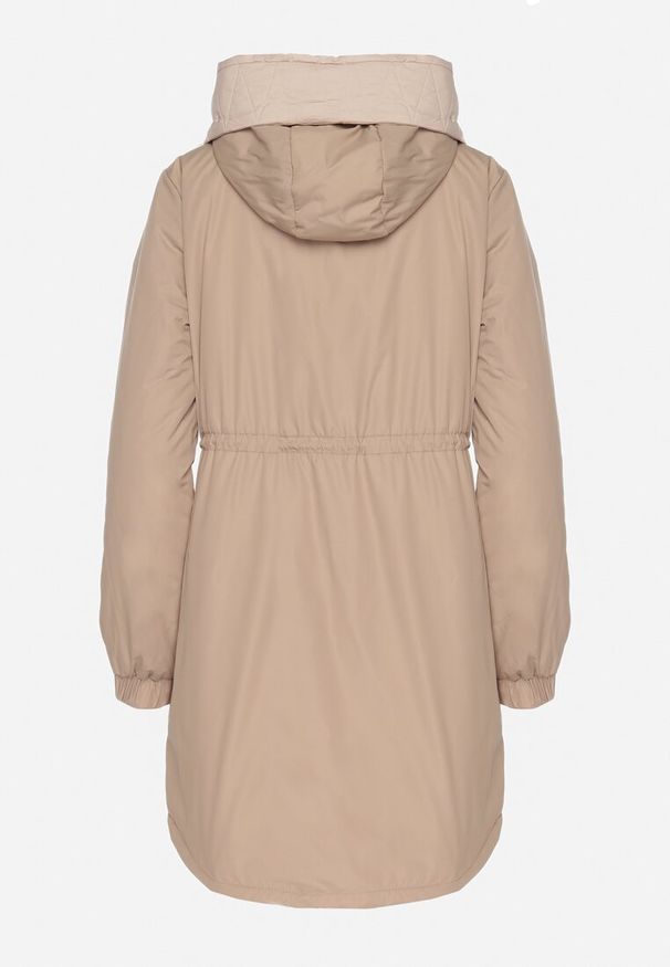 Born2be - Ciemnobeżowa Kurtka Parka z Kapturem i Ściągaczem w Pasie Sizana. Okazja: na co dzień, na spacer. Typ kołnierza: kaptur. Kolor: beżowy. Materiał: jeans. Styl: klasyczny, casual, elegancki