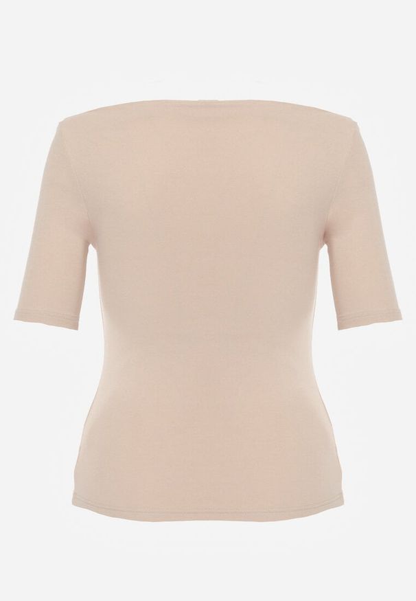 Born2be - Beżowy Wiskozowy T-shirt o Dopasowanym Kroju z Dekoltem w Łódkę Idahphaeia. Okazja: na co dzień, na spotkanie biznesowe, do pracy. Kolor: beżowy. Materiał: wiskoza. Wzór: aplikacja. Styl: biznesowy, casual, klasyczny