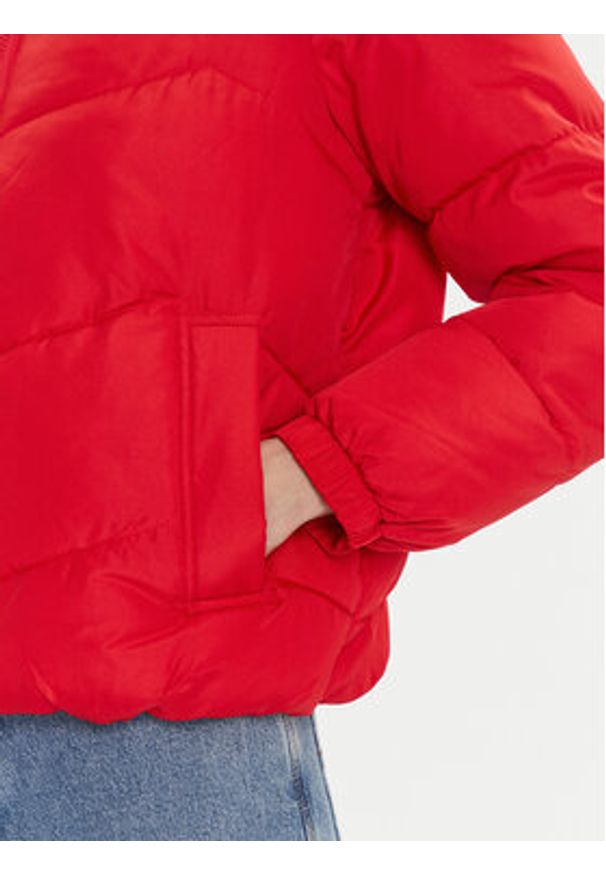 Vero Moda Kurtka zimowa Gario 10309844 Czerwony Regular Fit. Kolor: czerwony. Materiał: syntetyk. Sezon: zima