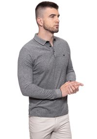 Wrangler - WRANGLER POLO LS POLO REAL BLACK W7A87K5W5 112131306. Typ kołnierza: polo. Długość rękawa: długi rękaw. Długość: długie. Wzór: melanż #8