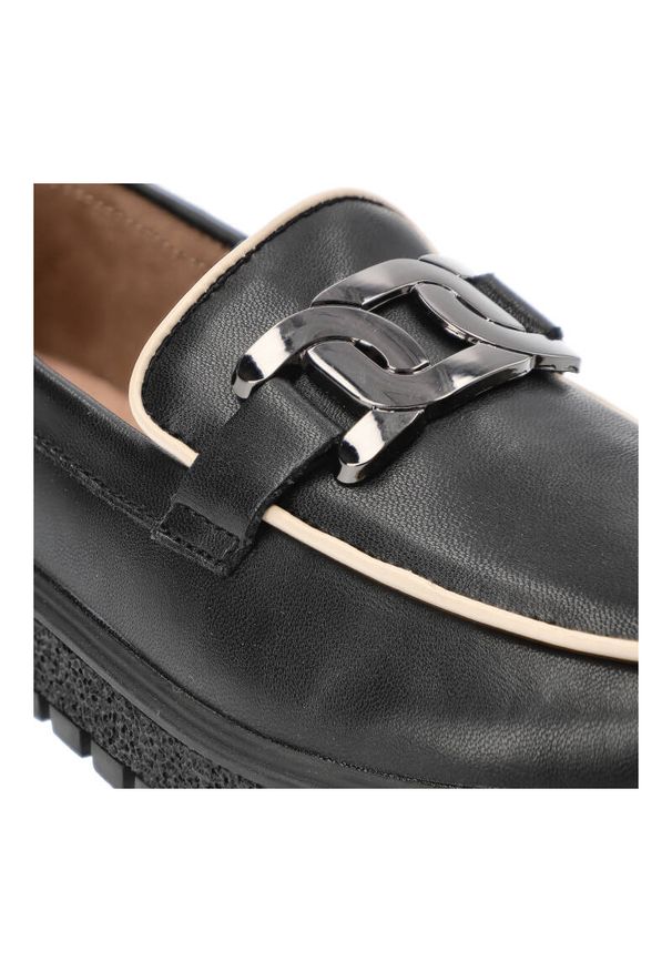 Czarne Półbuty Filippo Wygodne Obuwie Damskie. Okazja: do pracy, na co dzień, na spotkanie biznesowe. Zapięcie: klamry. Kolor: czarny. Materiał: skóra. Styl: casual, elegancki, biznesowy