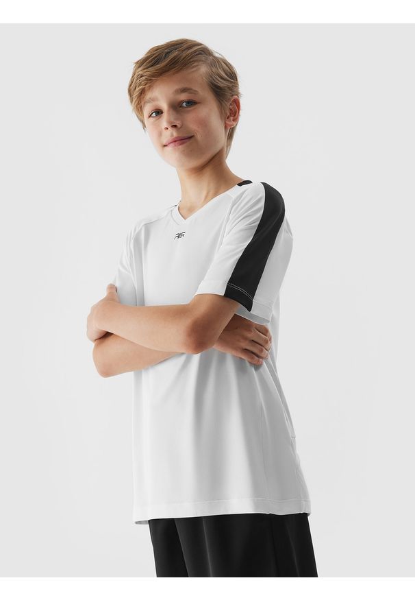 4f - Koszulka piłkarska dziecięca 4F x Robert Lewandowski - biała. Kolor: biały. Materiał: materiał. Długość rękawa: raglanowy rękaw. Wzór: nadruk. Sezon: lato. Styl: sportowy, młodzieżowy
