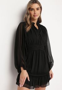 Born2be - Czarna Rozkloszowana Sukienka z Falbanką Harlin. Kolor: czarny. Długość: mini #5