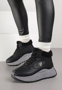 Born2be - Czarne Sneakersy Śniegowce Vices na Grubej Podeszwie z Trójkątną Ozdobą Filritisa. Kolor: czarny. Wzór: aplikacja #3