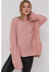 Vero Moda Sweter damski kolor różowy z golfem. Typ kołnierza: golf. Kolor: różowy. Materiał: dzianina