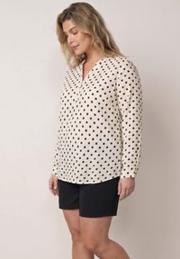 Born2be - Biała Koszula z Wiskozy w Kropki z Metaliczną Nitką Ereis. Okazja: na co dzień. Kolekcja: plus size. Kolor: biały. Materiał: wiskoza. Długość: długie. Wzór: kropki. Styl: elegancki, casual #1