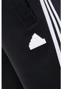 Adidas - adidas spodnie dresowe kolor czarny z aplikacją. Kolor: czarny. Materiał: dresówka. Wzór: aplikacja #3