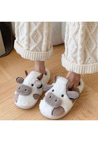 Intica - Klapki domowe w kształcie krowy z miękkiego materiału Gonnie. Okazja: do domu. Kolor: brązowy. Materiał: materiał. Styl: casual #4