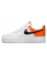 Buty Nike Air Force 1 07 Biało-Pomarańczowe. Okazja: na co dzień. Kolor: wielokolorowy, biały, pomarańczowy. Materiał: skóra. Szerokość cholewki: normalna. Model: Nike Air Force. Sport: turystyka piesza #1