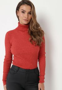 Born2be - Czerwony Golf z Prążkowanej Dzianiny Maez. Typ kołnierza: golf. Kolor: czerwony. Materiał: prążkowany, dzianina. Długość rękawa: długi rękaw. Długość: długie. Styl: klasyczny #3