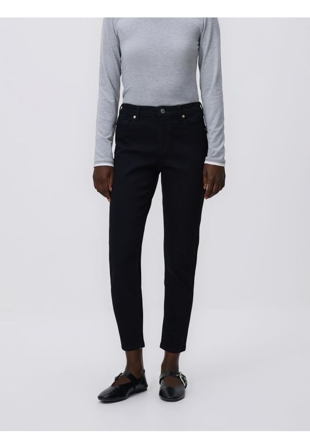 Reserved - Jeansy slim push up - czarny. Kolor: czarny