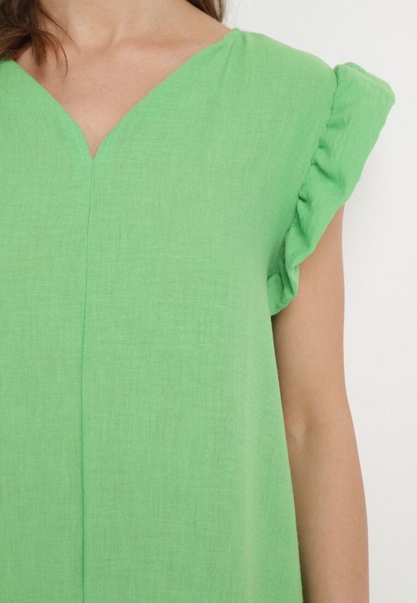 Born2be - Jasnozielona Rozkloszowana Sukienka z Falbanką na Dole i przy Rękawach Biojara. Okazja: na co dzień. Typ kołnierza: kołnierz z falbankami. Kolor: zielony. Długość rękawa: krótki rękaw. Typ sukienki: proste. Styl: casual