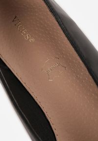 Born2be - Czarne Balerinki Vices ze Szpiczastym Noskiem i Wkładką ze Skóry Naturalnej Belvisse. Okazja: na co dzień, na spotkanie biznesowe, do pracy. Nosek buta: szpiczasty. Kolor: czarny. Materiał: skóra. Sezon: wiosna. Obcas: na obcasie. Styl: casual, biznesowy, klasyczny. Wysokość obcasa: niski #9