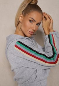 Renee - Szary Komplet Dresowy z Kolorowym Lampasem Bluza z Kapturem i Spodnie Joggery Nevarielles. Kolor: szary. Materiał: dresówka. Wzór: kolorowy