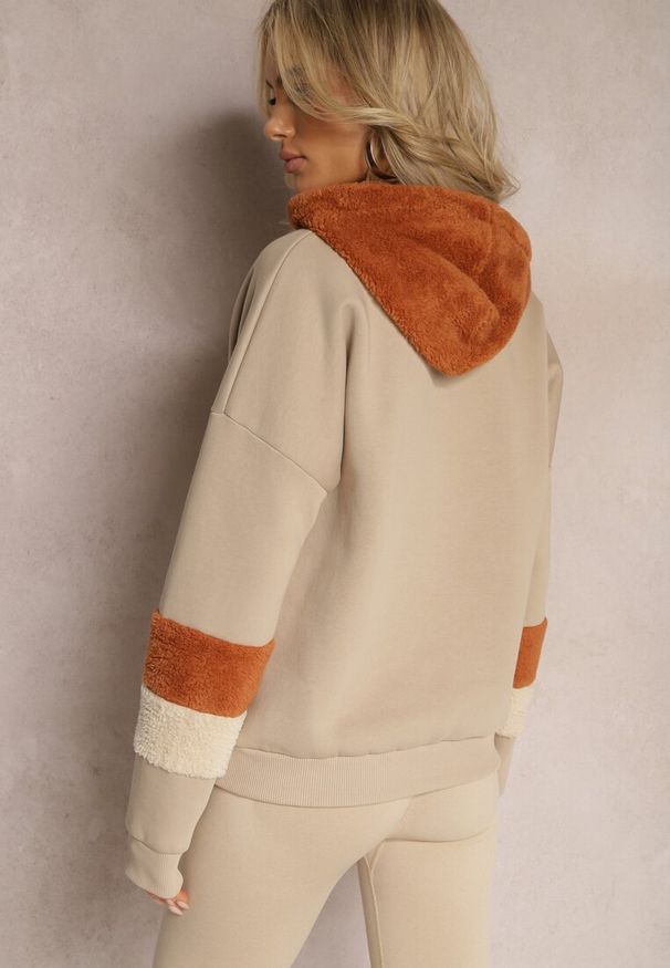 Renee - Beżowa Bawełniana Bluza z Kapturem i Wstawkami z Polaru Qilin. Typ kołnierza: kaptur. Kolor: beżowy. Materiał: polar, bawełna. Wzór: aplikacja