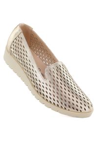 Półbuty damskie ażurowe lordsy złote Jezzi RMR1628. Kolor: złoty. Materiał: skóra ekologiczna. Szerokość cholewki: normalna. Wzór: ażurowy #1