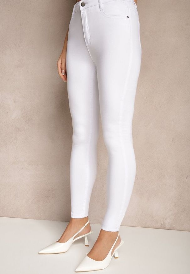 Renee - Białe Elastyczne Jeansy o Kroju Skinny High Waist Darira. Okazja: na co dzień. Stan: podwyższony. Kolor: biały. Wzór: aplikacja. Styl: casual