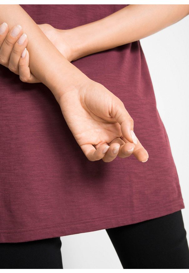 bonprix - Długi T-shirt z czystej bawełny. Kolor: czerwony. Materiał: bawełna. Długość rękawa: krótki rękaw. Długość: krótkie, długie