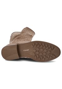 Brązowe Kozaki S.Barski Modne Obuwie Damskie. Okazja: do pracy, na spacer, na co dzień. Kolor: beżowy. Szerokość cholewki: normalna. Wzór: ażurowy. Materiał: materiał. Sezon: zima, jesień. Obcas: na obcasie. Styl: klasyczny, casual, elegancki. Wysokość obcasa: niski #3