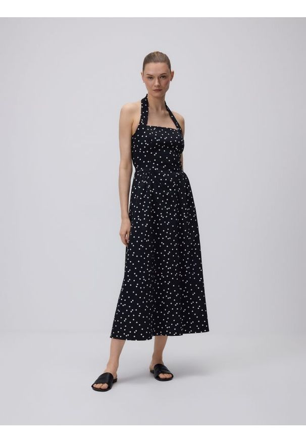 Reserved - Sukienka midi w groszki - czarny. Kolor: czarny. Materiał: bawełna, tkanina. Wzór: grochy. Długość: midi