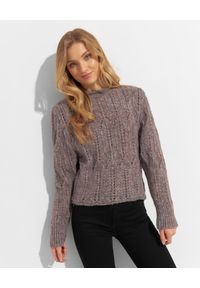 JOANNA MUZYK - Ażurowy sweter Justina. Kolor: różowy, wielokolorowy, fioletowy. Długość rękawa: długi rękaw. Długość: długie. Wzór: ażurowy
