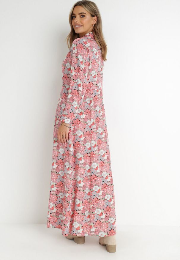 Born2be - Różowo-Czerwona Sukienka Koszulowa Fabillus. Okazja: na spacer. Kolor: różowy. Wzór: kwiaty. Typ sukienki: koszulowe. Materiał: tkanina. Długość rękawa: długi rękaw. Sezon: wiosna, lato. Styl: boho, klasyczny. Długość: maxi