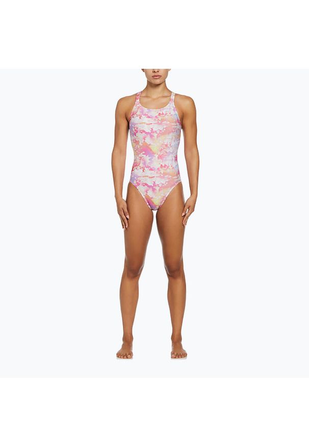 Strój pływacki jednoczęściowy damski Nike Hydrastrong Multi Print Fastback. Kolor: wielokolorowy. Wzór: nadruk