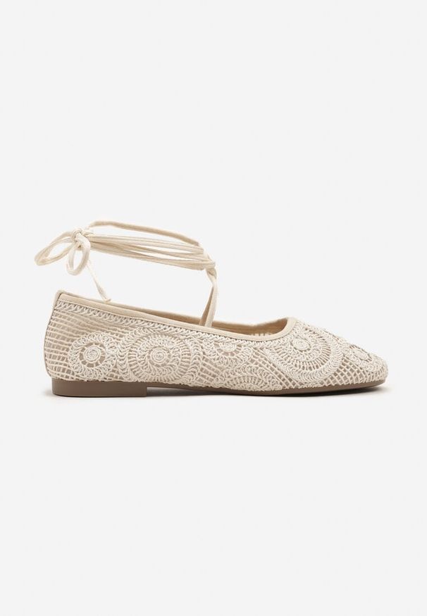 Renee - Beżowe Balerinki Ozdobione Wiązaniem i Haftem Talanna. Kolor: beżowy. Materiał: jeans. Wzór: aplikacja, haft. Styl: elegancki
