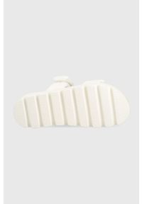 Steve Madden klapki Bail out damskie kolor biały na platformie SM11002448. Kolor: biały. Materiał: materiał. Wzór: gładki. Obcas: na platformie #5
