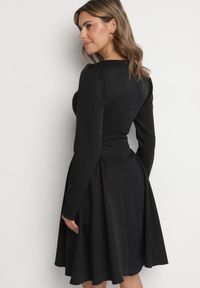 Born2be - Czarna Rozkloszowana Sukienka z Usztywnianymi Miseczkami Tillimara. Kolor: czarny. Typ sukienki: dopasowane #3