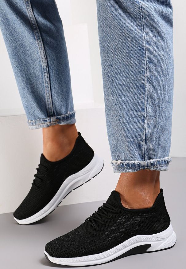Renee - Czarne Siateczkowe Buty Sportowe na Piankowej Podeszwie Linidas. Nosek buta: okrągły. Zapięcie: bez zapięcia. Kolor: czarny. Materiał: materiał. Szerokość cholewki: normalna