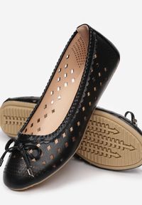 Born2be - Czarne Balerinki Pallephonos. Nosek buta: okrągły. Kolor: czarny. Szerokość cholewki: normalna. Wzór: ażurowy, aplikacja #2