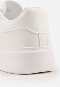 Born2be - Białe Sznurowane Sneakersy o Klasycznym Fasonie na Grubej Podeszwie Cataria. Okazja: na co dzień, na spotkanie biznesowe. Zapięcie: sznurówki. Kolor: biały. Materiał: jeans, bawełna #8
