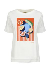 Ochnik - Biały T-shirt damski z printem. Okazja: na co dzień. Kolor: biały. Materiał: bawełna. Długość: krótkie. Wzór: nadruk. Styl: sportowy, casual