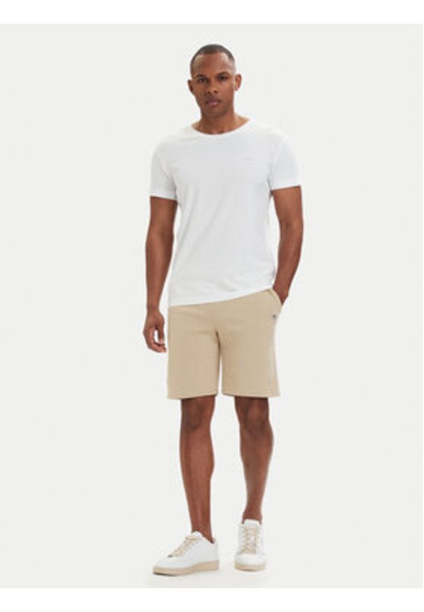 GANT - Gant Szorty sportowe 2009027 Beżowy Regular Fit. Kolor: beżowy. Materiał: bawełna. Styl: sportowy