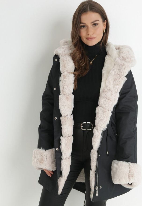 Born2be - Czarno-Beżowa Kurtka Parka z Futerkiem Koni. Kolor: czarny. Materiał: futro. Sezon: jesień, zima