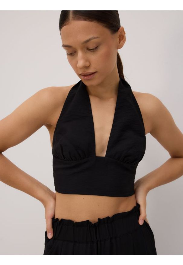 Reserved - Top z ozdobnym wiązaniem - czarny. Kolor: czarny. Materiał: wiskoza. Długość: krótkie