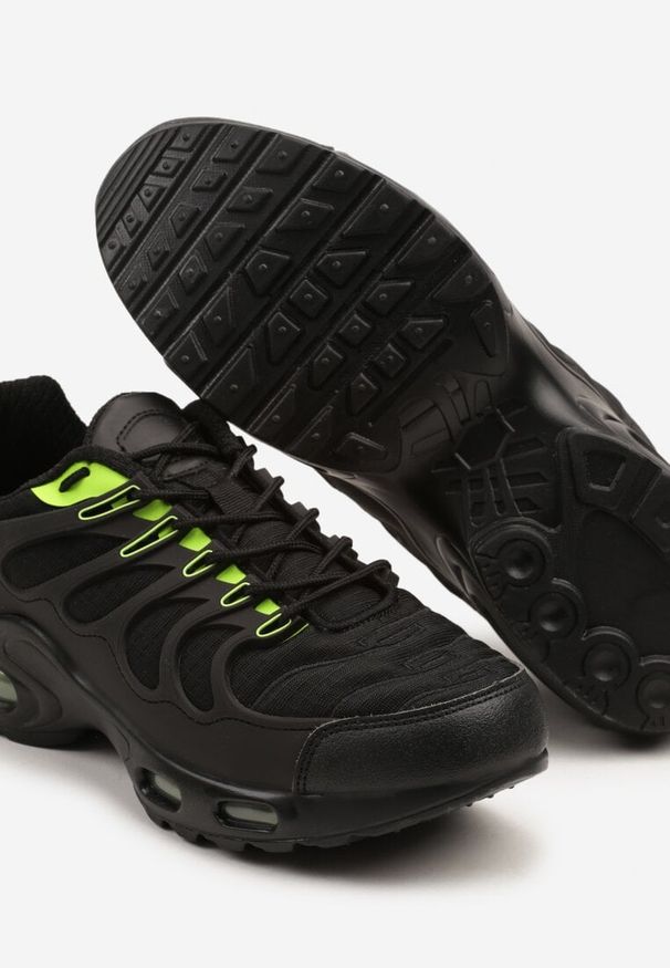 Born2be - Czarno-Zielone Buty Sportowe Sneakersy z Geometrycznym Wzorem Fenirila. Nosek buta: okrągły. Zapięcie: sznurówki. Kolor: czarny. Materiał: materiał. Wzór: geometria. Obcas: na obcasie. Wysokość obcasa: niski