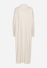 Born2be - Jasnobeżowa Sweterkowa Sukienka z Golfem i Wiskozą o Pudełkowym Kroju Alirinna. Okazja: na co dzień. Typ kołnierza: golf. Kolor: biały. Materiał: wiskoza. Wzór: aplikacja, gładki. Sezon: zima, jesień. Styl: casual #3