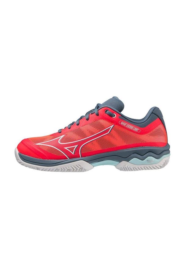 Buty do tenisa damskie Mizuno Wave Exceed Light CC Fierry Coral 2. Kolor: czerwony. Model: Mizuno Wave. Sport: tenis