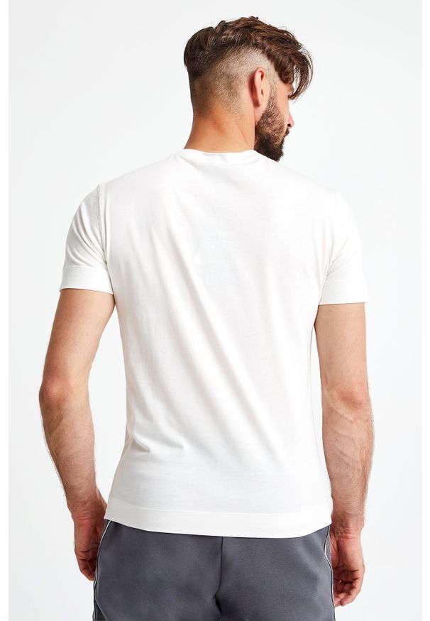 Emporio Armani - T-SHIRT EMPORIO ARMANI. Materiał: bawełna. Długość rękawa: krótki rękaw. Długość: krótkie. Wzór: haft