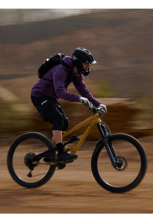 4f - 4F Bluza dresowa relaxed z kapturem męska - fioletowa S. Typ kołnierza: kaptur. Kolor: fioletowy. Materiał: dresówka. Wzór: nadruk. Styl: sportowy