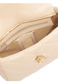 Kazar - Pikowana beżowa torebka damska z przekręcanym zapięciem. Kolor: beżowy. Wzór: aplikacja. Materiał: pikowane. Styl: klasyczny. Rodzaj torebki: na ramię #2