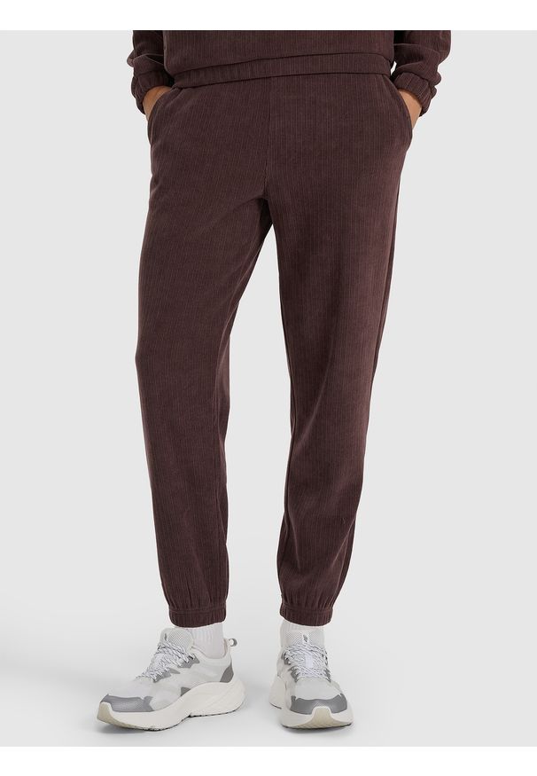 4f - 4F Spodnie dresowe joggery damskie - brązowe XL. Kolor: brązowy. Materiał: dresówka