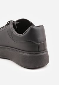 Renee - Czarne Casualowe Sneakersy na Platformie ze Sznurowaniem Tialorae. Okazja: na co dzień. Zapięcie: sznurówki. Kolor: czarny. Materiał: jeans. Obcas: na platformie #6