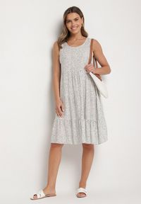 Born2be - Biała Bawełniana Sukienka w Kropki z Falbanami Zerolia. Okazja: na co dzień, do pracy, na spotkanie biznesowe. Kolor: biały. Materiał: bawełna. Wzór: kropki. Typ sukienki: proste. Styl: biznesowy, klasyczny, casual #6