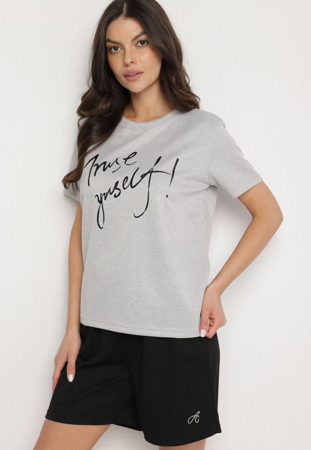 Born2be - Jasnoszary T-shirt z Ozdobnym Nadrukiem z Brokatem Tenesia. Okazja: na co dzień. Kolor: szary. Materiał: jeans, materiał. Wzór: nadruk. Styl: klasyczny, elegancki, casual