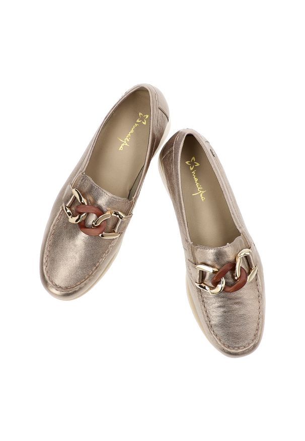 Złote Półbuty Maciejka Eleganckie Mokasyny Damskie. Okazja: na co dzień. Kolor: złoty. Materiał: skóra. Wzór: aplikacja. Styl: elegancki