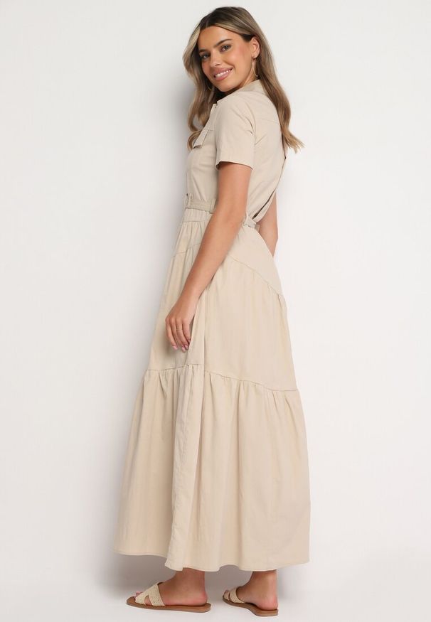 Born2be - Beżowa Taliowana Sukienka z Bawełny w Koszulowym Stylu z Imitacją Kieszeni Masefia. Okazja: na co dzień. Kolor: beżowy. Materiał: bawełna. Wzór: aplikacja. Typ sukienki: koszulowe. Styl: wizytowy, casual, elegancki