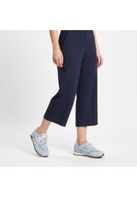 Sneakersy damskie S.Barski, cholewka skóra naturalna zamszowa perforowane wstawki wiązanie klasyczne fason niski zaokrąglony nosek kontrastowa podesz. Okazja: na co dzień. Kolor: niebieski. Materiał: zamsz, skóra. Szerokość cholewki: normalna. Wzór: aplikacja #2